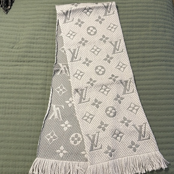 Authentic Louis Vuttion Wool Scarf - Picture 2 of 4
